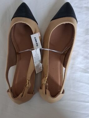 Old Navy Two-Tone Pointed Slingback Flats in Beige and Black